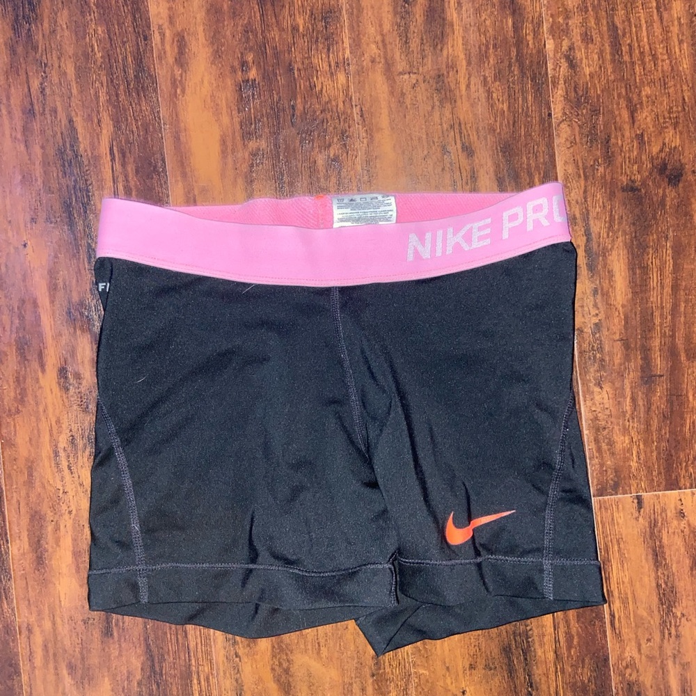 NIKE SHORTS